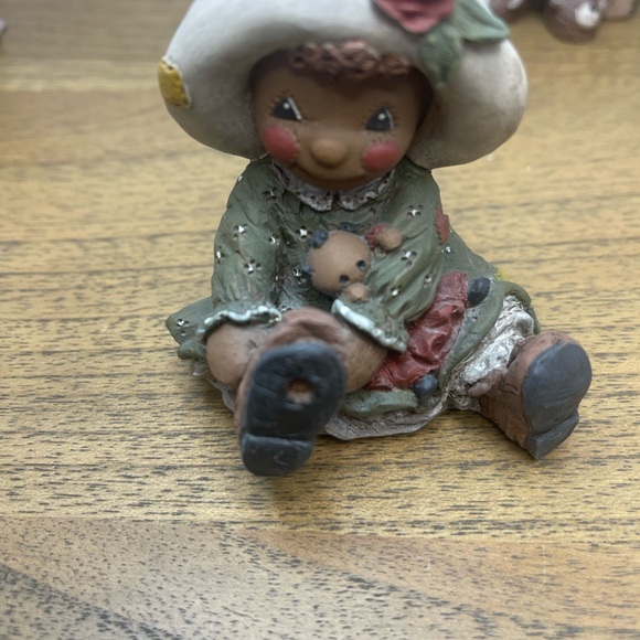 Vintage c.1995 Martha Holcombe Figurine's, God is Love set of 7 - Picture 11 of 14